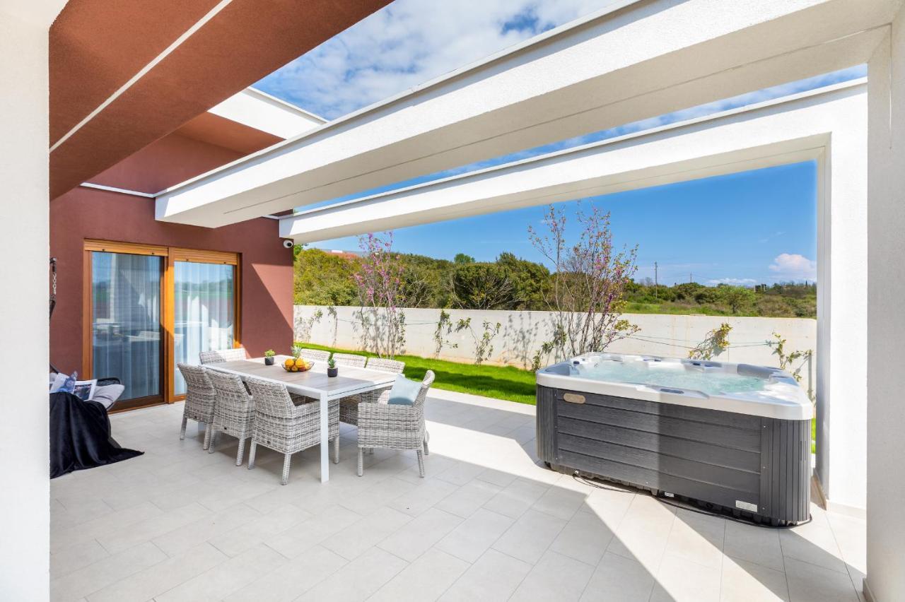 Grofica, New House, Heated Pool, Jacuzzi, Playgroung & Bbq, Near Beaches, - Istria
