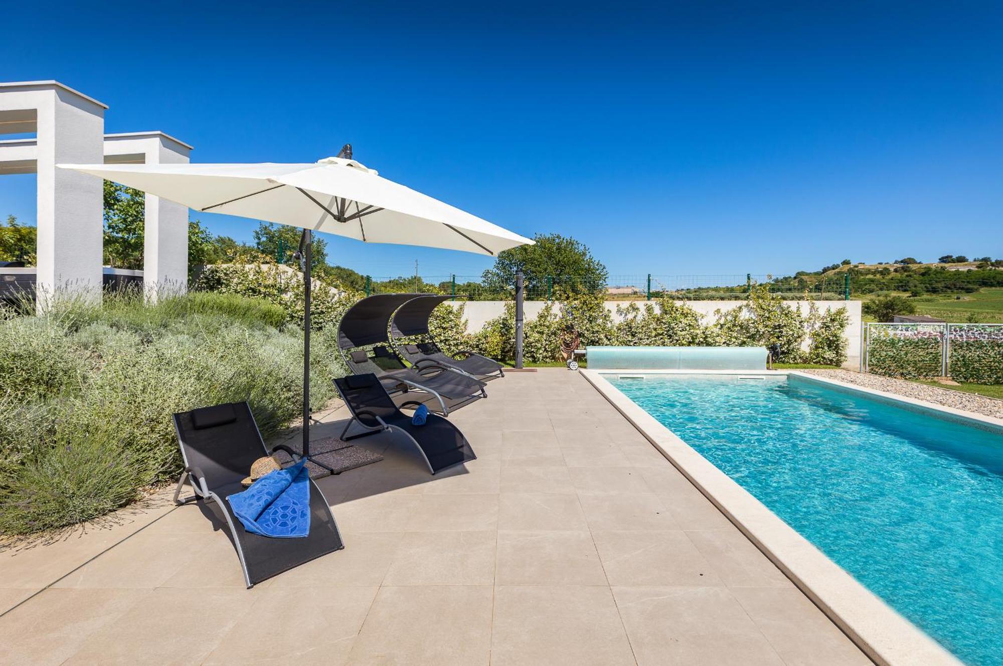 Villa Grofica, New House, Heated Pool, Jacuzzi, Playgroung & Bbq, Near Beaches, - Istria