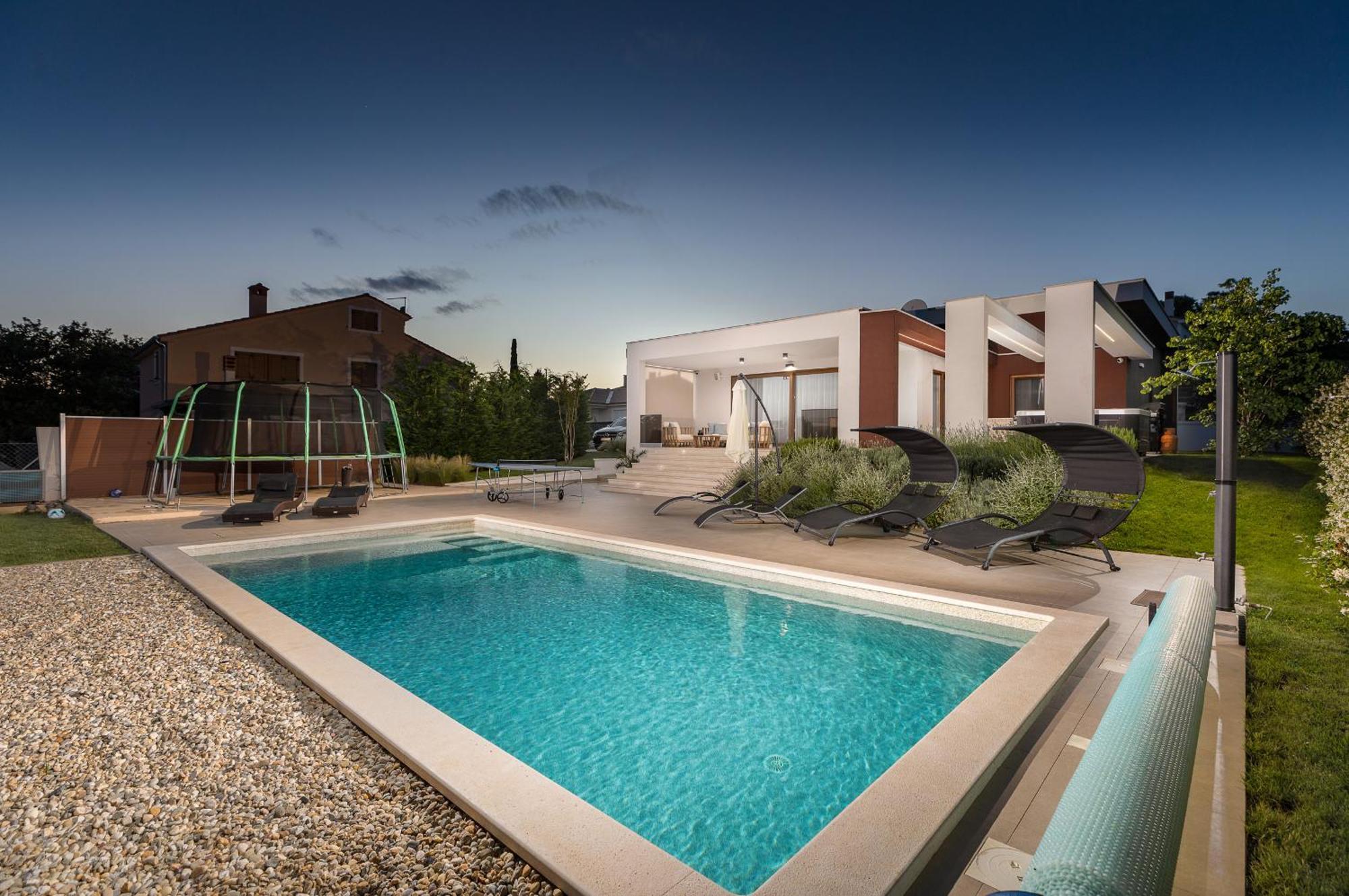 Grofica, New House, Heated Pool, Jacuzzi, Playgroung & Bbq, Near Beaches, - Istria