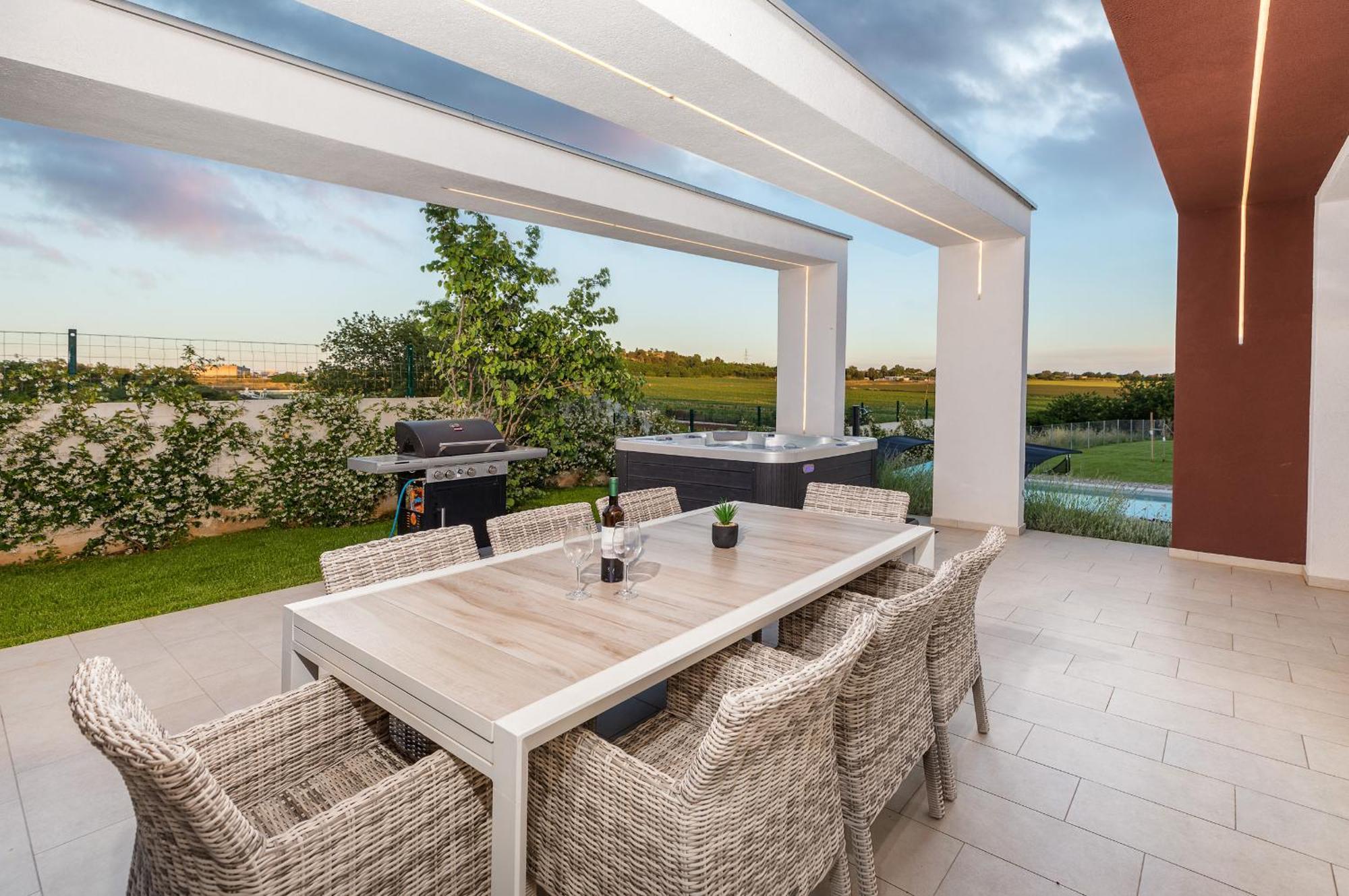 Villa Grofica, New House, Heated Pool, Jacuzzi, Playgroung & Bbq, Near Beaches, - Istria