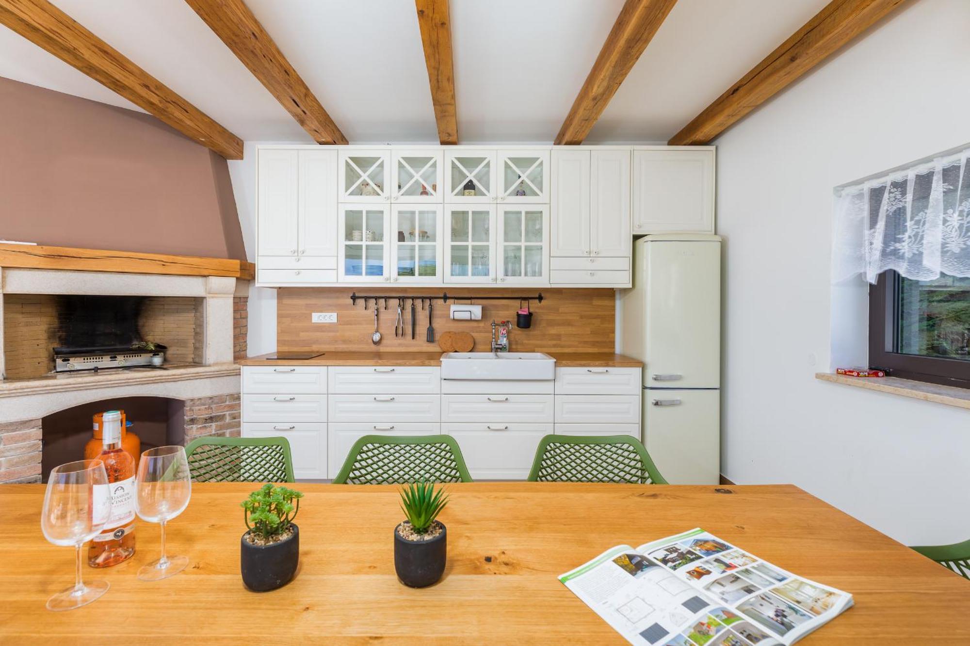 Grofica, New House, Heated Pool, Jacuzzi, Playgroung & Bbq, Near Beaches, - Istria * Pola
