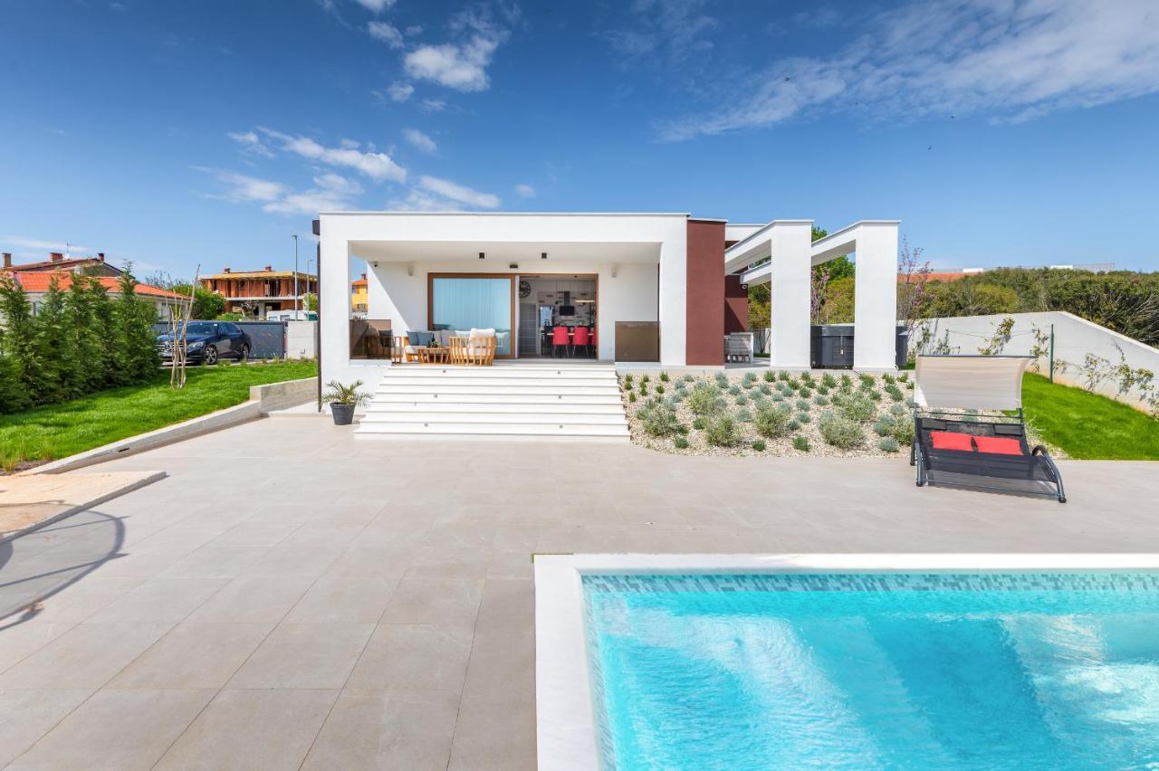 Villa Grofica, New House, Heated Pool, Jacuzzi, Playgroung & Bbq, Near Beaches, - Istria
