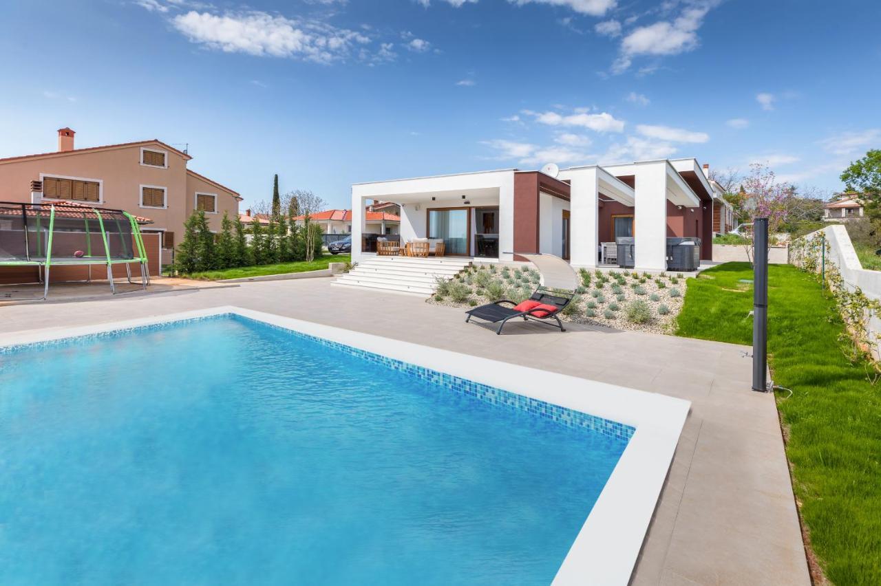 Villa Grofica, New House, Heated Pool, Jacuzzi, Playgroung & Bbq, Near Beaches, - Istria Pula