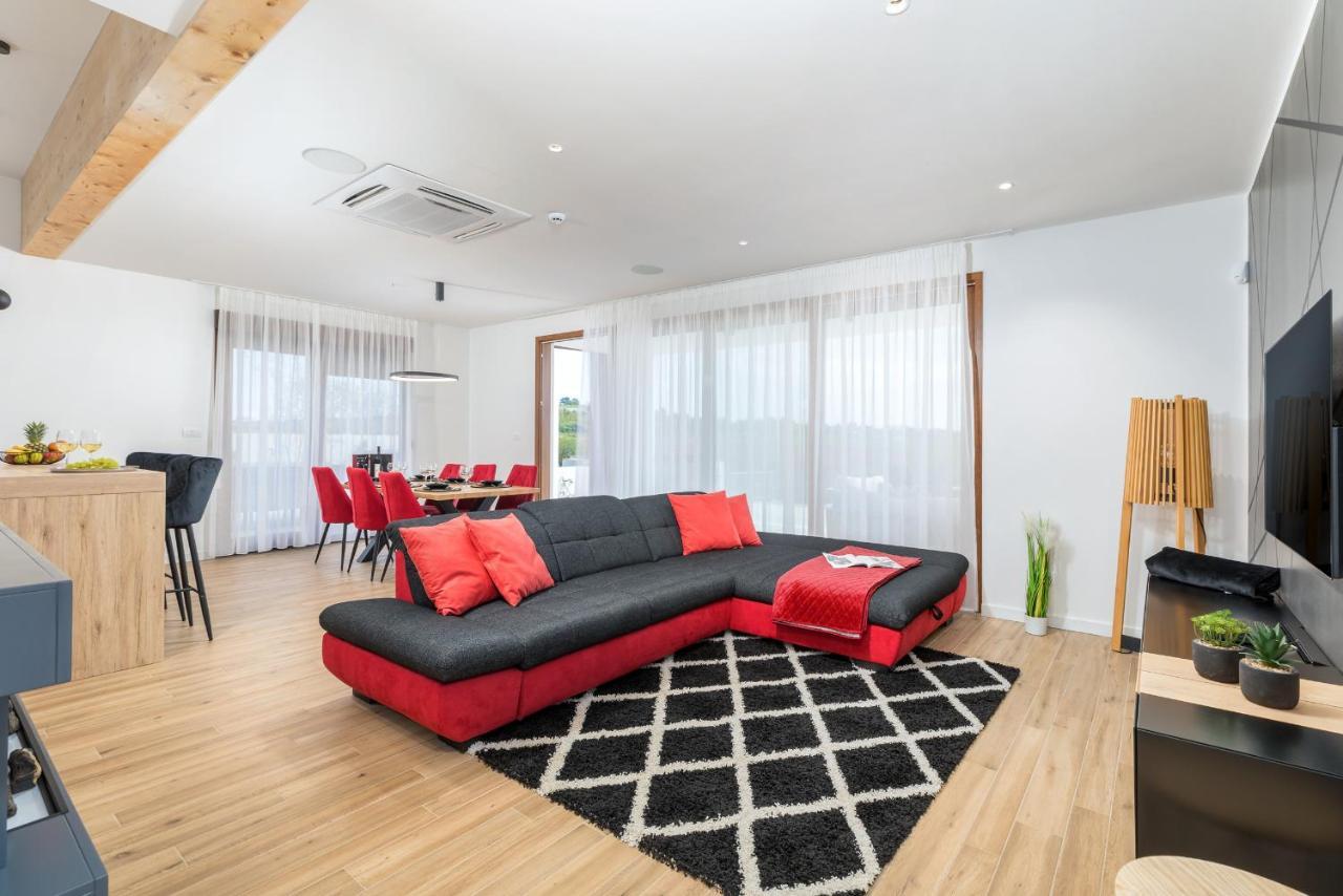 Grofica, New House, Heated Pool, Jacuzzi, Playgroung & Bbq, Near Beaches, - Istria