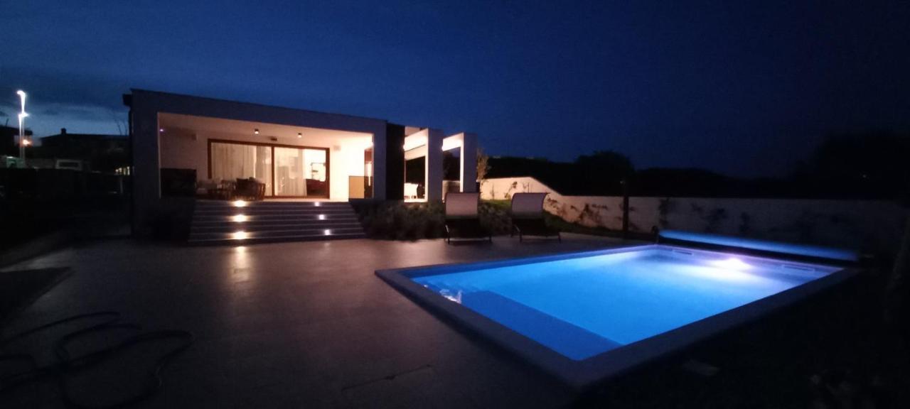 Villa Grofica, New House, Heated Pool, Jacuzzi, Playgroung & Bbq, Near Beaches, - Istria